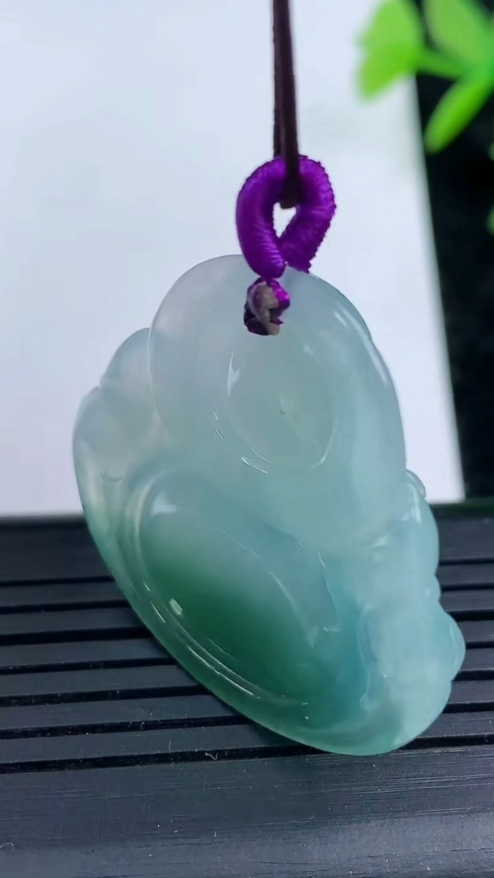 天然A货翡翠飘花佛公吊坠，尺寸31-34-5.5，重量:8.67g
3月16日