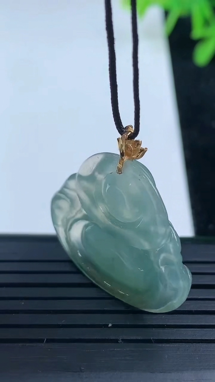 天然A货翡翠18k金飘花佛公吊坠，尺寸24-29-5，重量:5.20g
3月16日