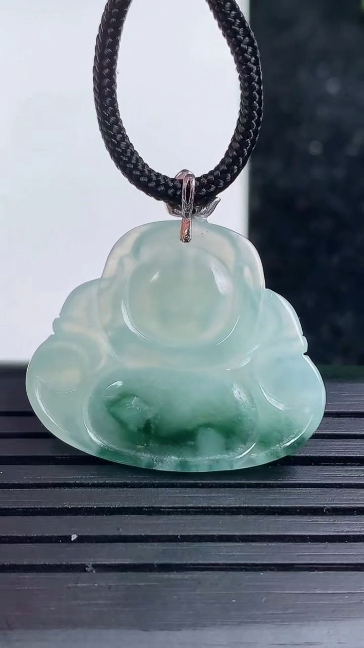 天然A货翡翠种飘花佛公吊坠，尺寸20-26-3.2，重量:3.18g
3月16日