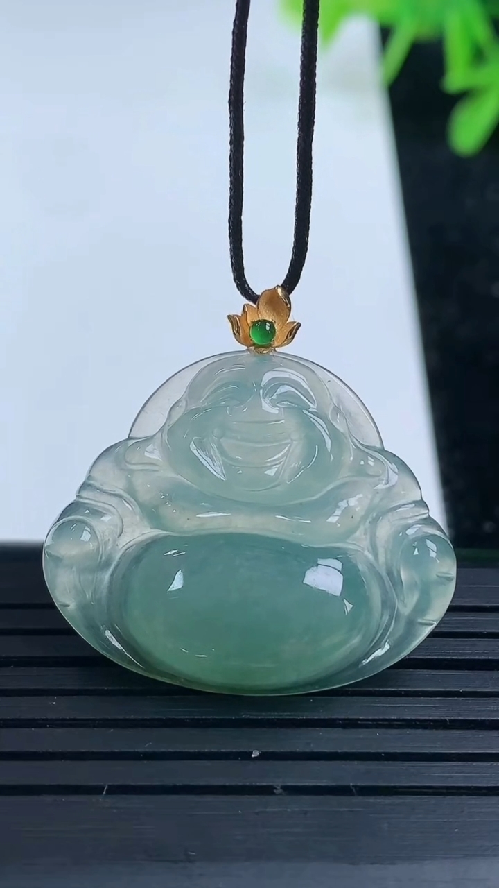 天然A货翡翠18k金飘花佛公吊坠，尺寸24-29-5，重量:5.20g
3月16日