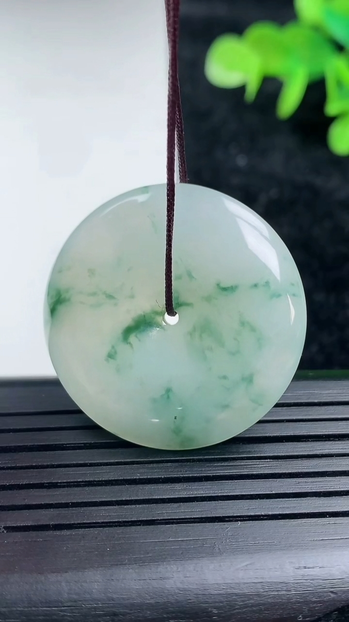 天然A货翡翠飘花平安扣吊坠，尺寸31-6，重量:11.79g
3月16日