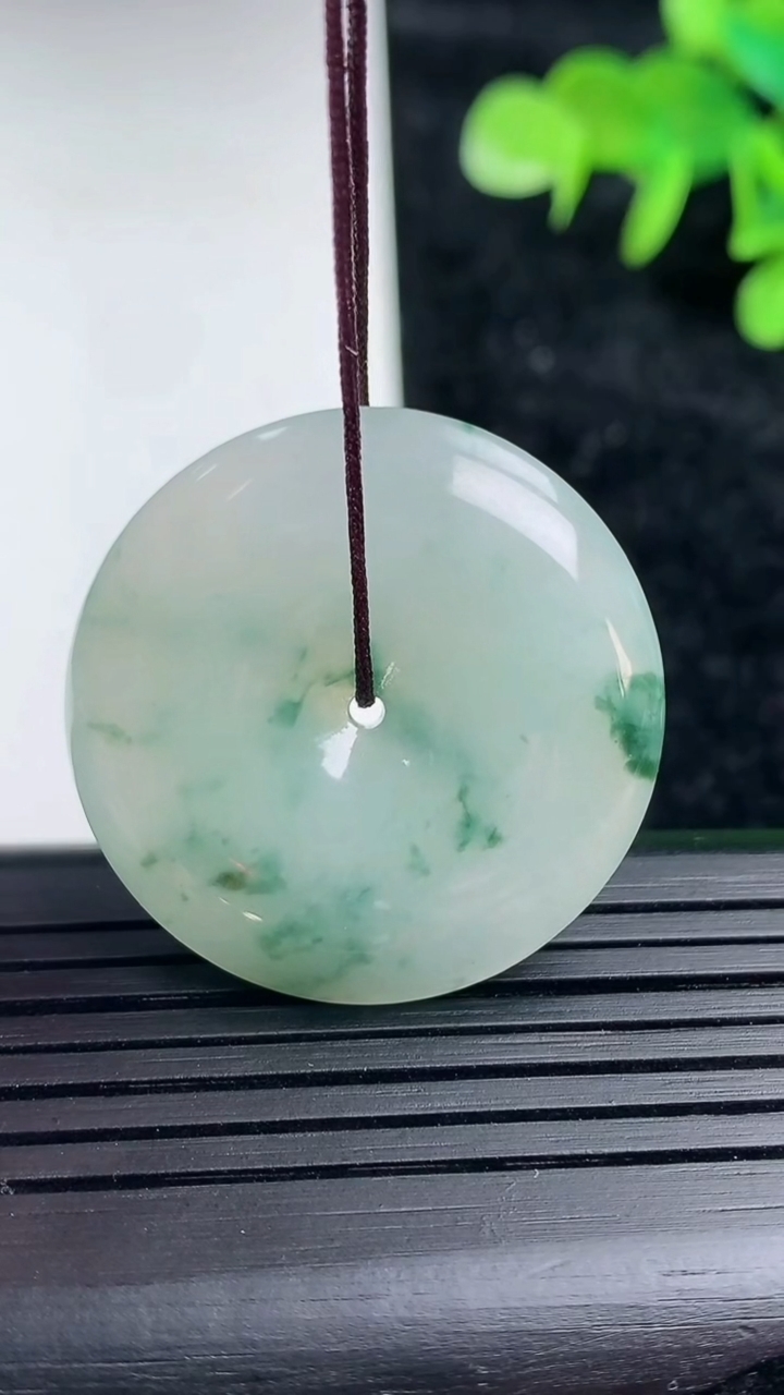 天然A货翡翠飘花平安扣吊坠，尺寸31-6，重量:11.79g
3月16日