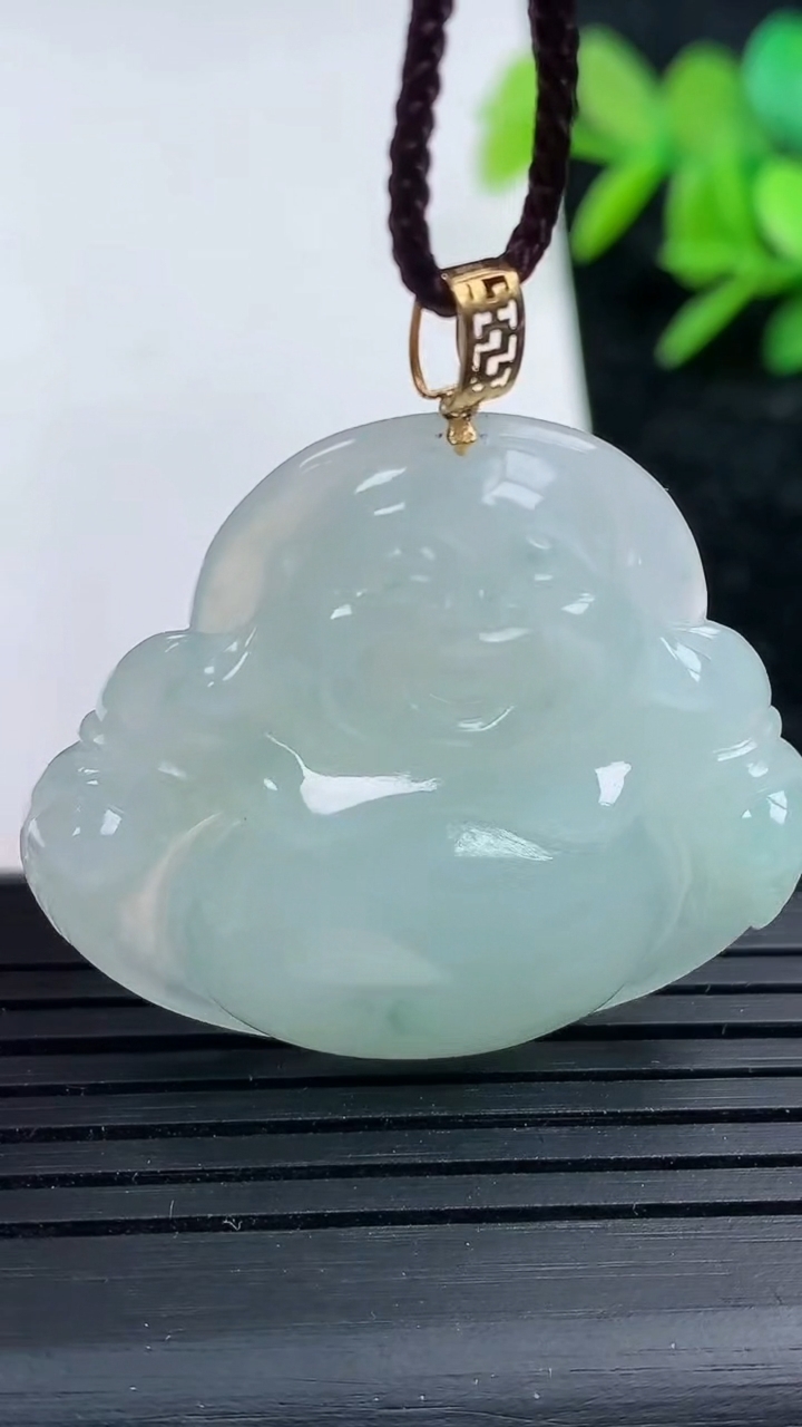 天然A货翡翠18k金飘花佛公吊坠，尺寸33-37-6.8，重量:11.59g
3月16日