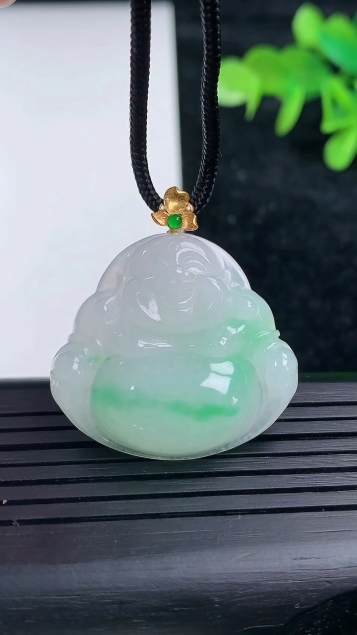 天然A货翡翠佛公吊坠，尺寸27-30.5-6，重量:7.46g
3月16日