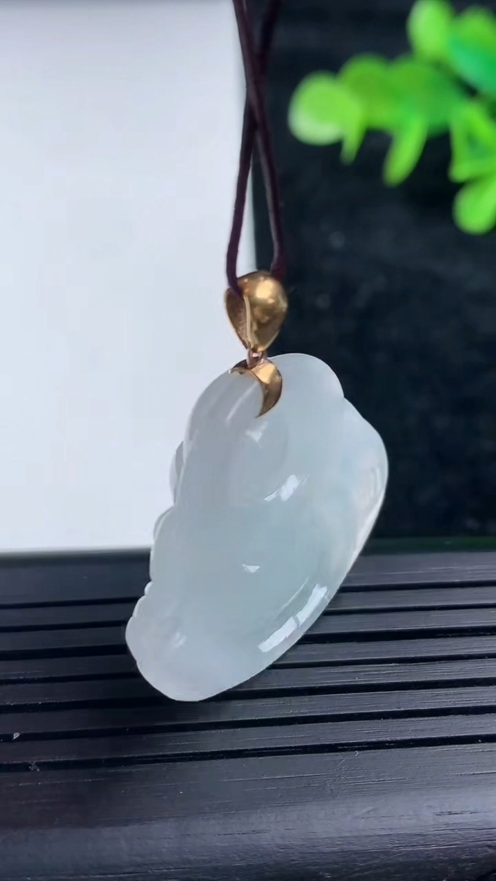 天然A货翡翠佛公吊坠，尺寸28-30.6-6.2，重量:7.65g
3月16日