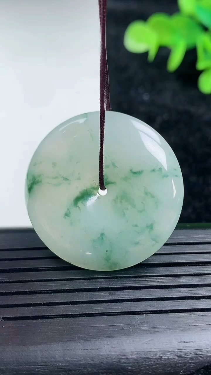 天然A货翡翠飘花平安扣吊坠，尺寸31-6，重量:11.79g
3月16日