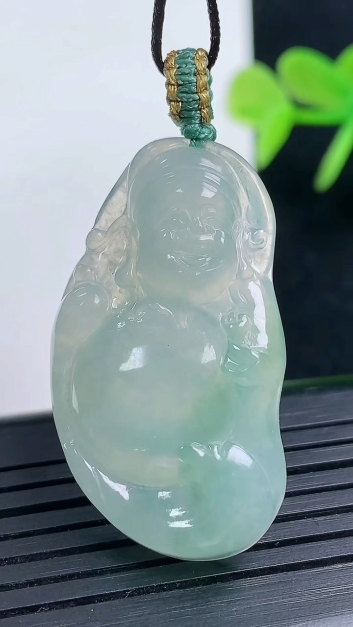 天然A货翡翠财神爷吊坠尺寸35.9-19.7-5.4重量:8.15g
3月16日