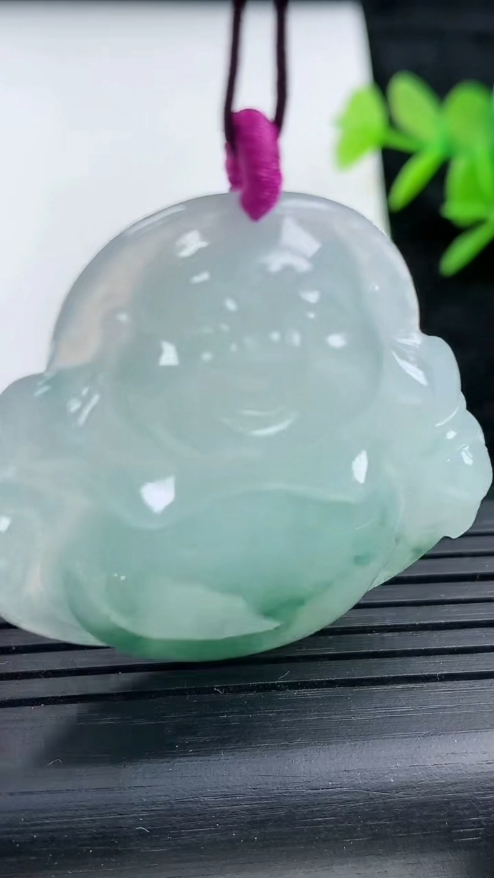 天然A货翡翠飘花佛公吊坠，尺寸39-42.6-8.2，重量:21.08g
3月16日