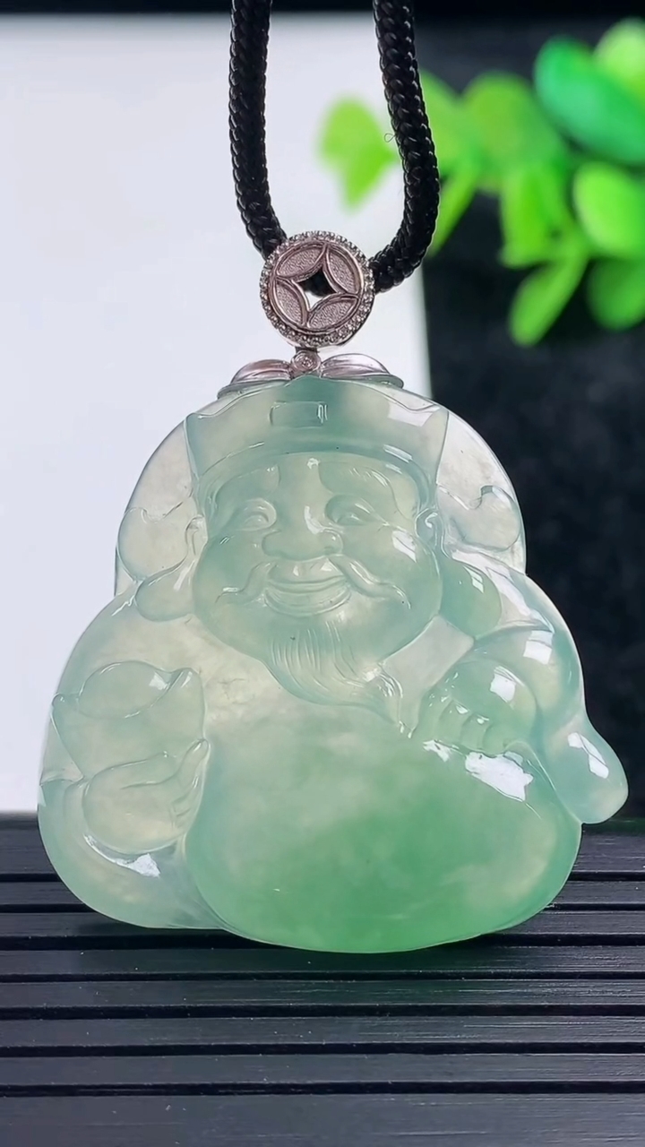 天然A货翡翠财神爷吊坠尺寸34.4-34.2-5.9重量:14.05g
3月16日