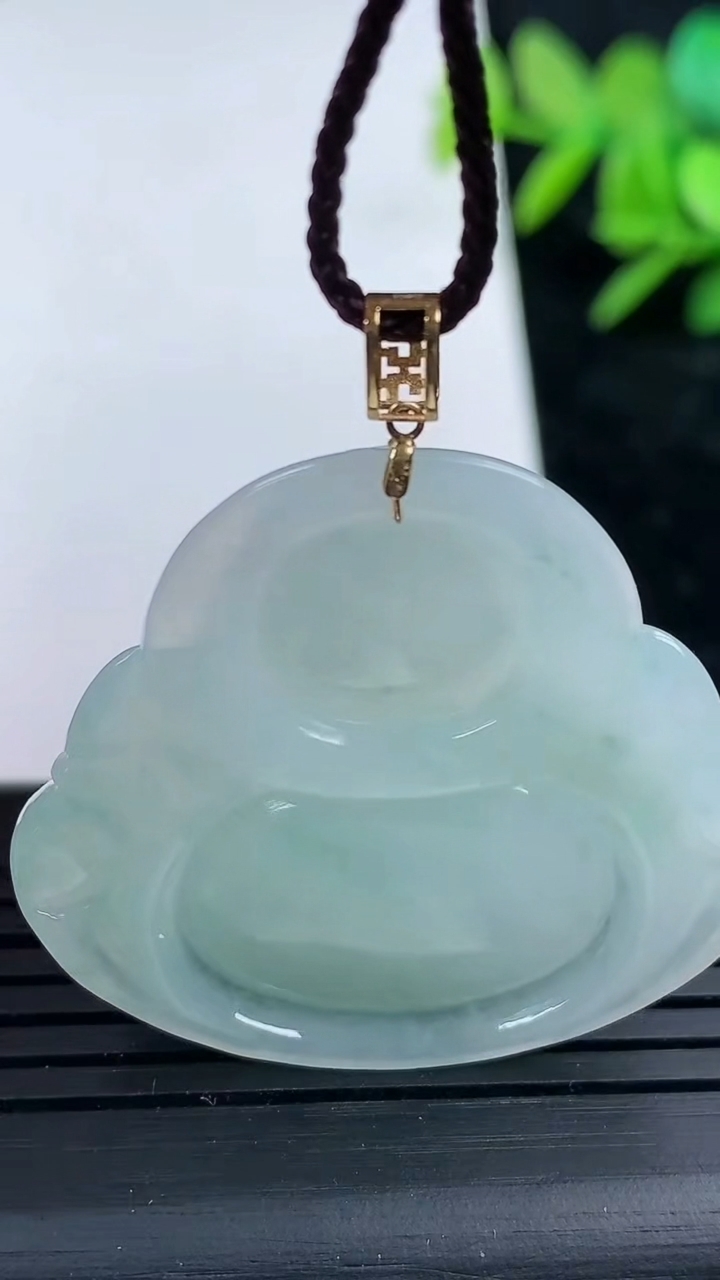 天然A货翡翠18k金飘花佛公吊坠，尺寸33-37-6.8，重量:11.59g
3月16日