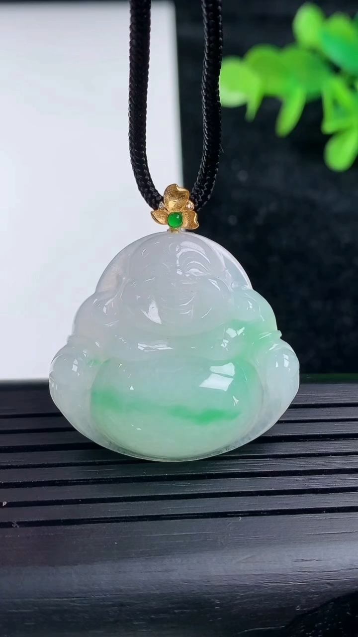 天然A货翡翠佛公吊坠，尺寸27-30.5-6，重量:7.46g
3月16日