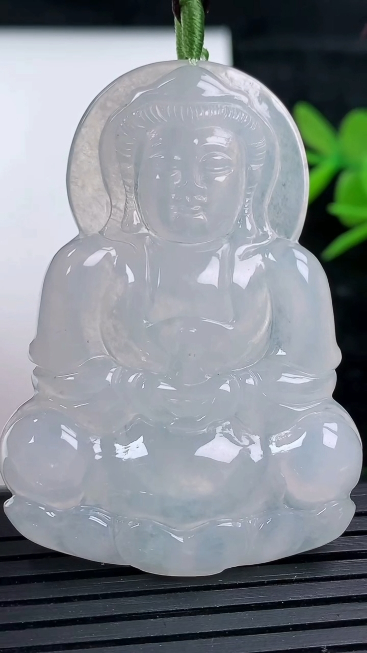 天然A货翡翠正装观音吊坠，尺寸51.6-37.5-5.5，重量:16.39g
3月16日