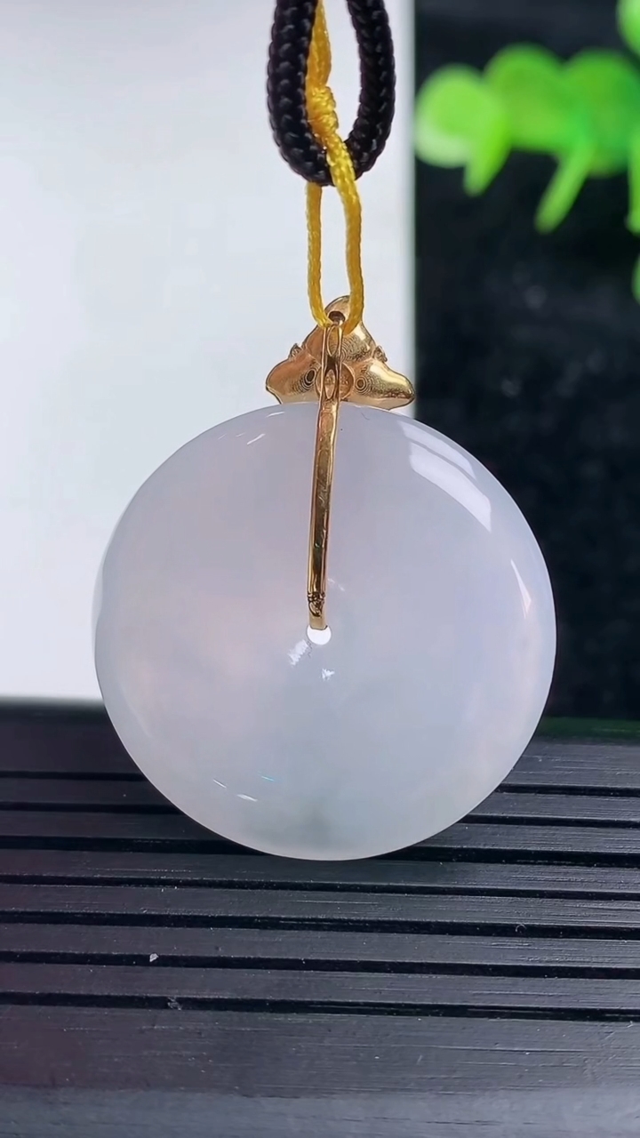 天然A货翡翠18k金紫罗兰平安扣吊坠，尺寸27.5-5，重量:8.96g
3月16日