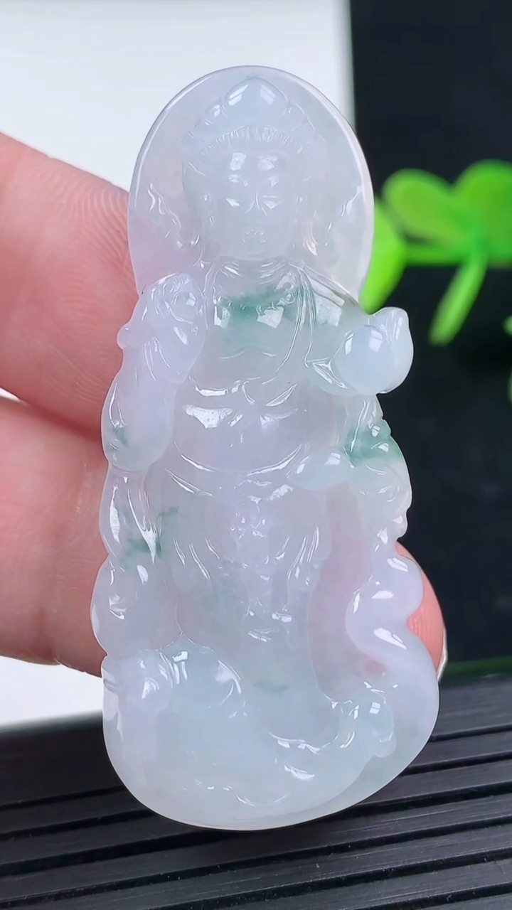 天然A货翡翠飘花大势至菩萨吊坠尺寸50.6-22.1-5.3重量:10.87g
3月16日