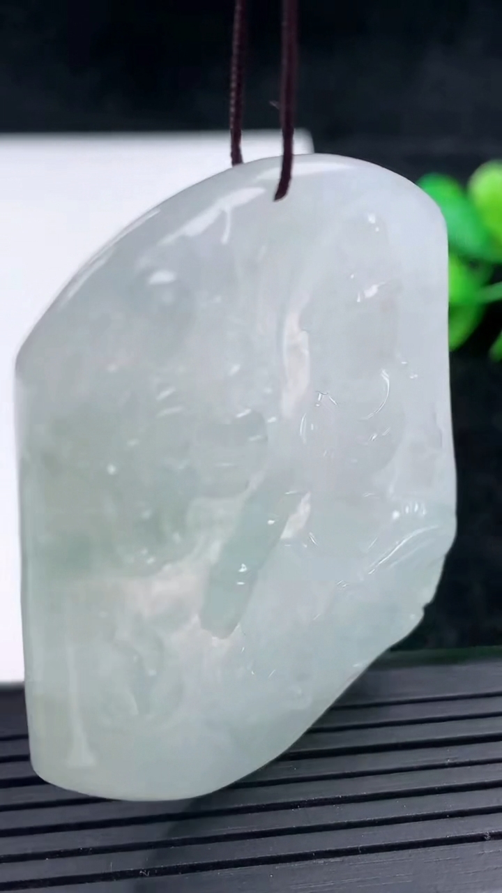 天然A货翡翠文殊菩萨吊坠，尺寸55.6-47-5.8，重量:31.03g
3月16日