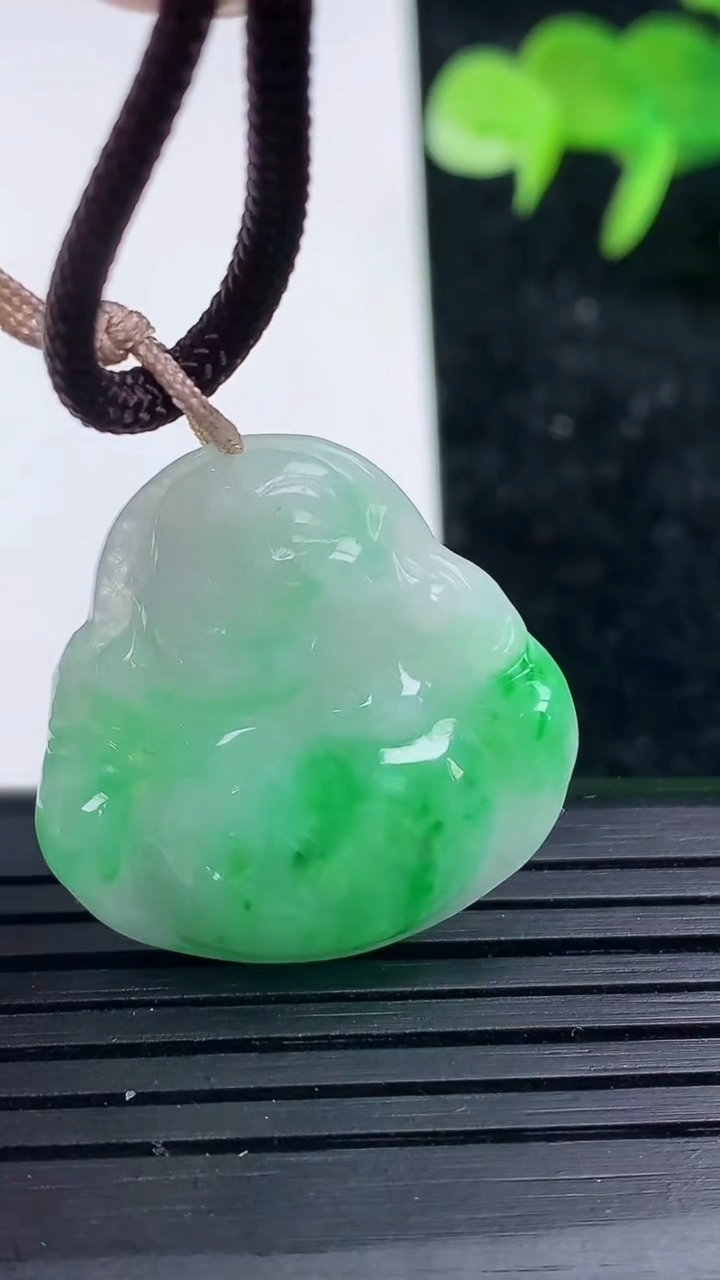 天然A货翡翠佛公吊坠，尺寸26.5-26-4.8，重量:5.43g
3月16日