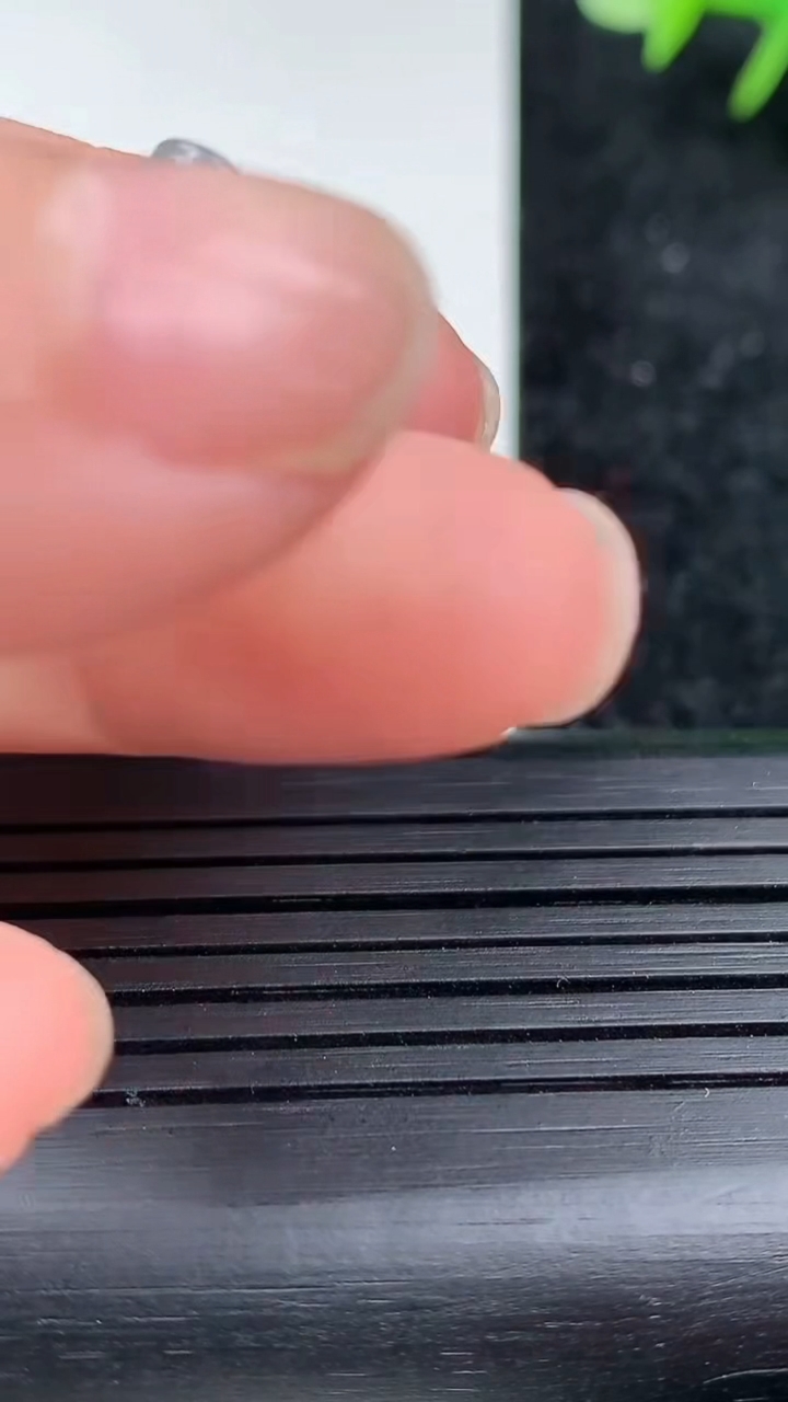 天然A货翡翠飘花葫芦镶嵌件，尺寸21.5-14.5-6.2，重量:3.51g
3月16日