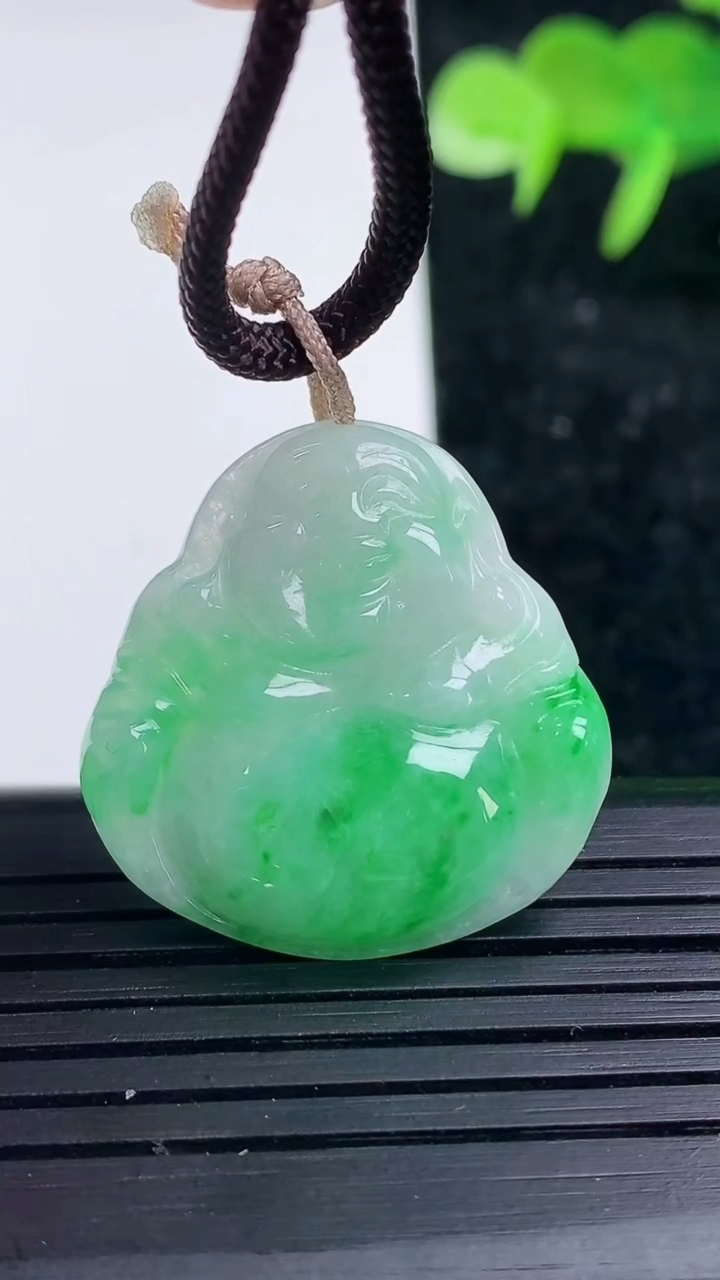 天然A货翡翠佛公吊坠，尺寸26.5-26-4.8，重量:5.43g
3月16日