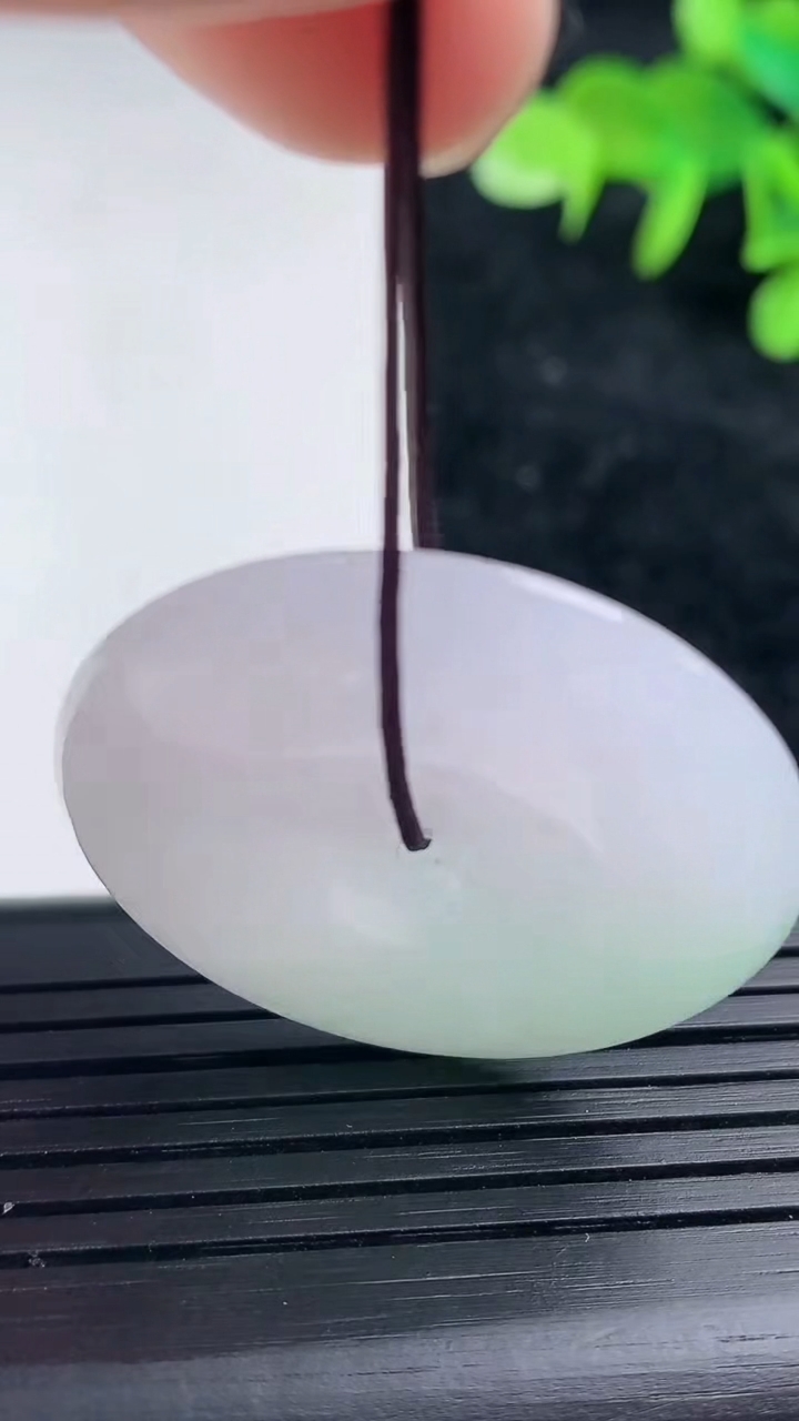 天然A货翡翠平安扣吊坠，尺寸33-6.2，重量:14.36g
3月16日