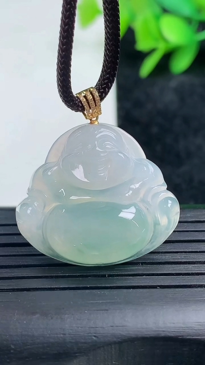 天然A货翡翠种飘花佛公吊坠尺寸23.6-27-5.5重量:5.29g
3月16日