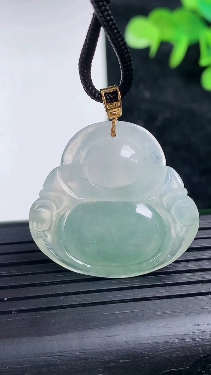 天然A货翡翠18k金飘花佛公吊坠，尺寸29-31-6.2，重量:8.36g
3月16日