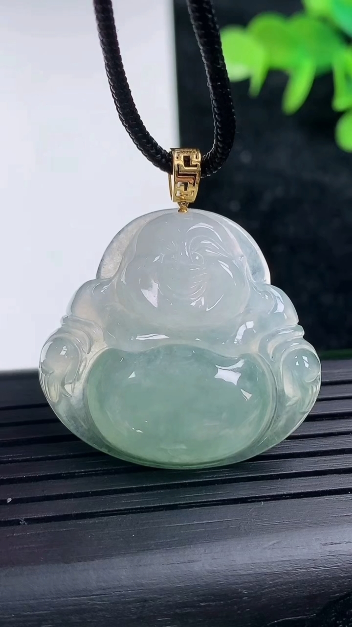 天然A货翡翠18k金飘花佛公吊坠，尺寸29-31-6.2，重量:8.36g
3月16日