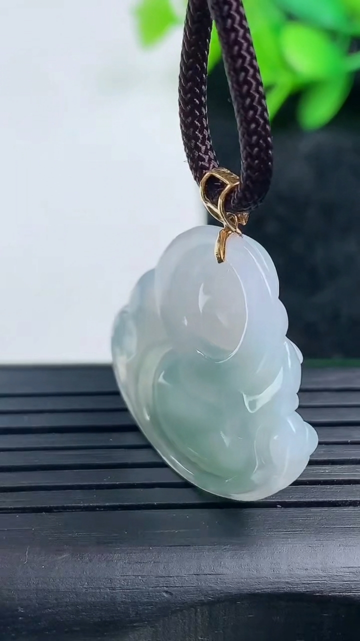 天然A货翡翠种飘花佛公吊坠尺寸23.6-27-5.5重量:5.29g
3月16日