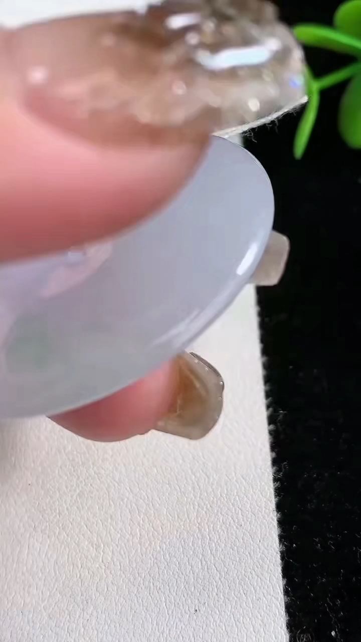 天然A货翡翠飘花平安扣吊坠，尺寸44-5.5，重量:24.11g
3月16日