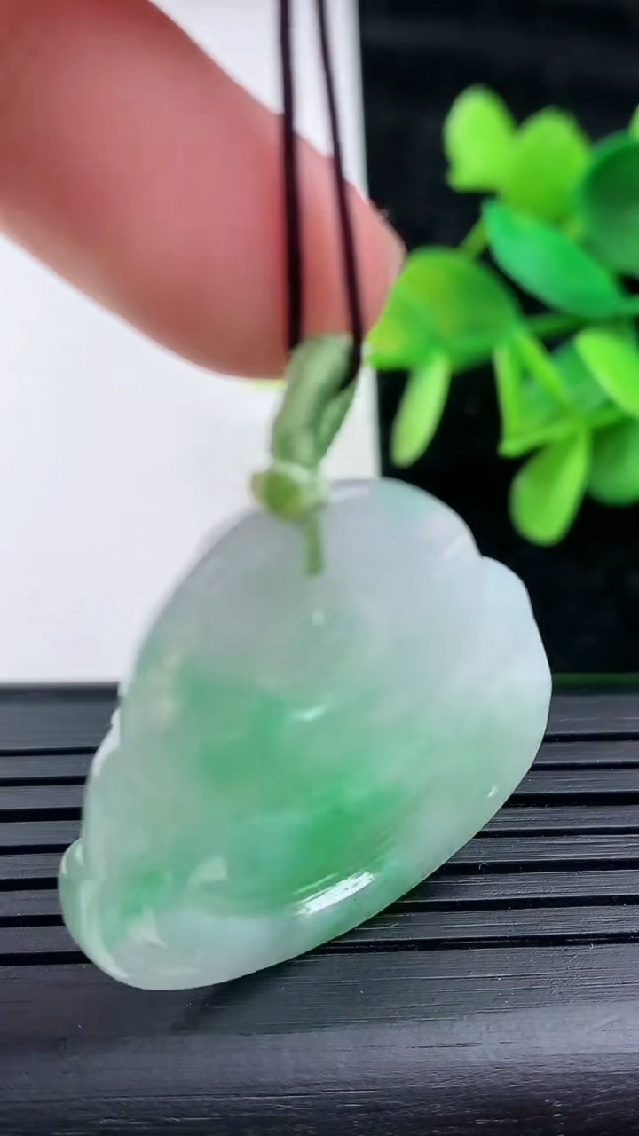 天然A货翡翠佛公吊坠，尺寸31-31-7，重量:12.19g
3月16日