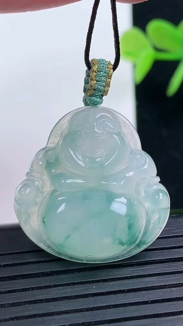 天然A货翡翠冰种飘花佛公吊坠尺寸26.3-26.1-5.7重量:5.94g
3月16日