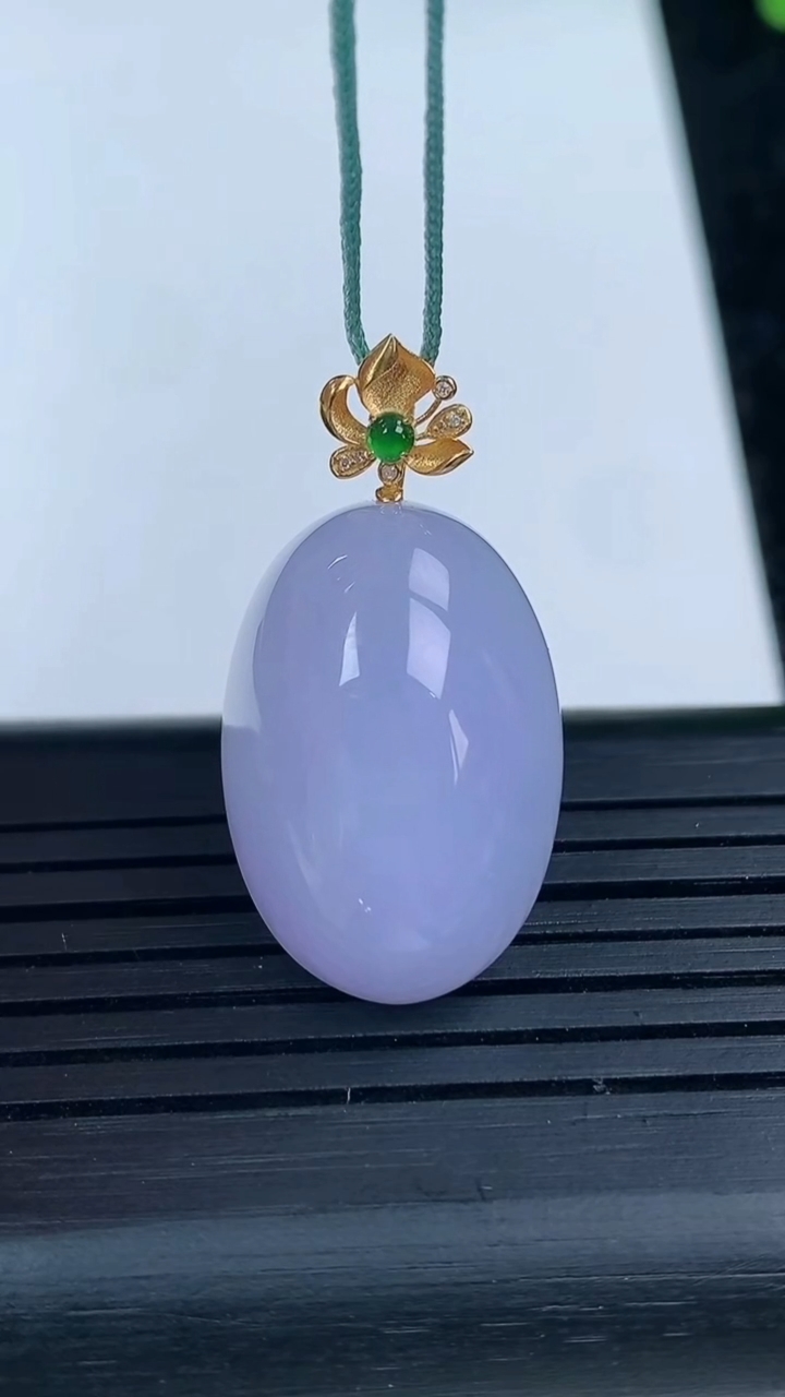 天然A货翡翠种紫罗兰蛋面吊坠，尺寸23-16-11，重量:7.11g
3月16日