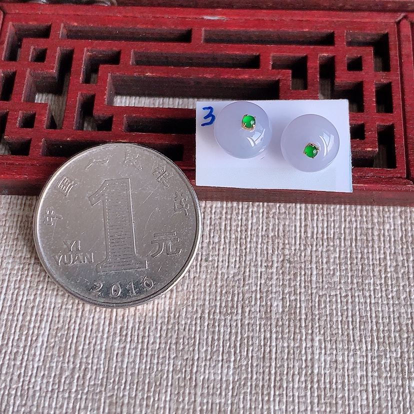天然A货翡翠18K金镶嵌紫罗兰转运珠耳钉 
尺寸8-5.8mm 重量2.15g 0315