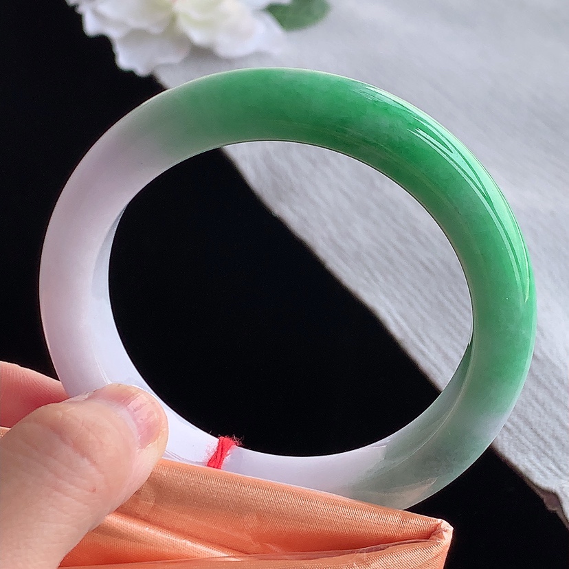 天然A货翡翠春带彩紫罗兰飘绿厚装正装正圈手镯58-59圈口 
尺寸58.8-12.8-9.5mm 0