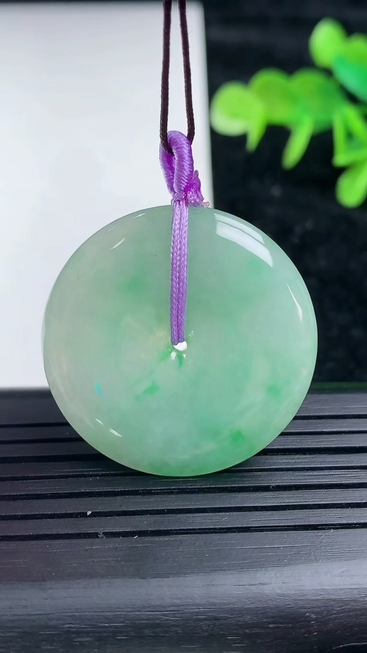 天然A货翡翠佛公吊坠，尺寸31-5.2，重量:11.29g
3月16日