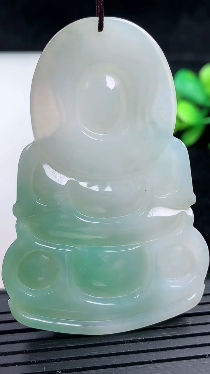 天然A货翡翠正装观音菩萨吊坠，尺寸63-42.5-7，重量:29.35g
3月16日