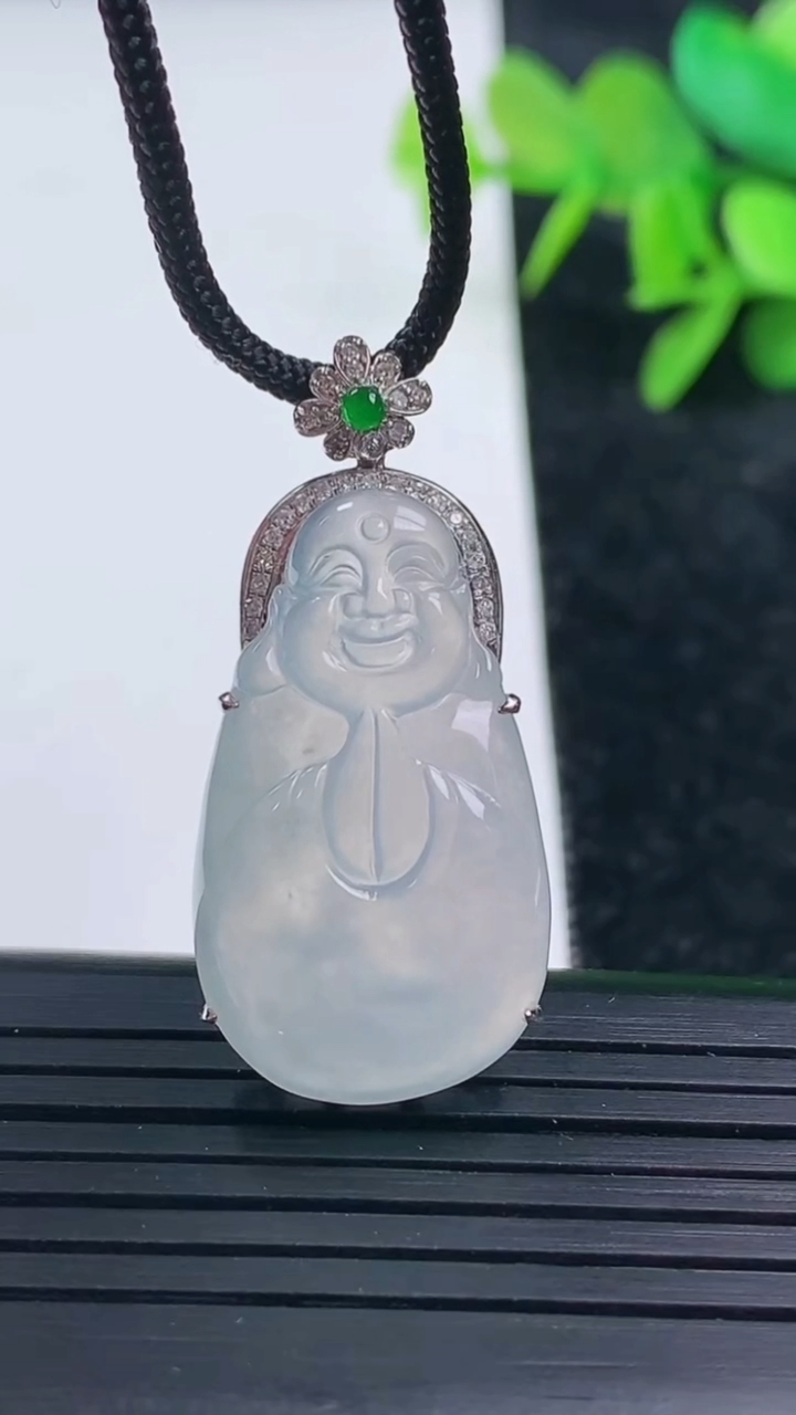 天然A货翡翠种白冰弥勒佛吊坠尺寸34.9-27.7-16.9-6.2重量:5.75g
3月16日