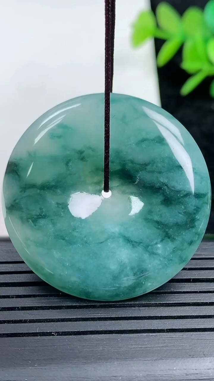 天然A货翡翠飘花平安扣吊坠，尺寸36-7，重量：19.62g
3月16日