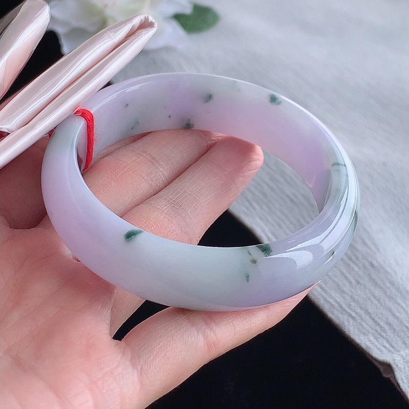 天然A货翡翠紫罗兰飘花正装正圈手镯56-57圈口  
尺寸56.8-15.5-7.5mm 0315