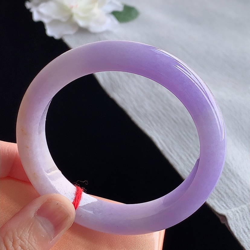 天然A货翡翠飘黄翡紫罗兰正装正圈手镯56-57圈口 
尺寸56.6-12-9.2mm 0315