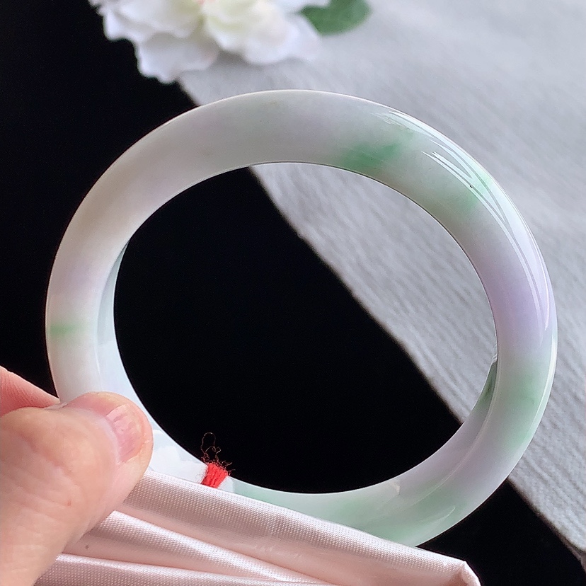 天然A货翡翠春带彩紫罗兰飘绿正装正圈手镯56-57圈口  
尺寸56.8-12.3-8.5mm 03