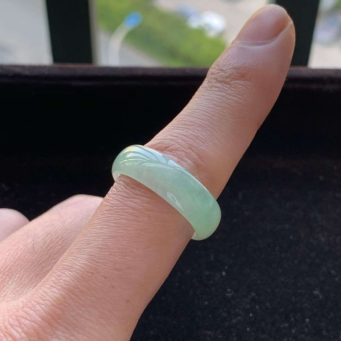 A货天然翡翠冰糯种飘绿戒指21号重量3.90
3月16日