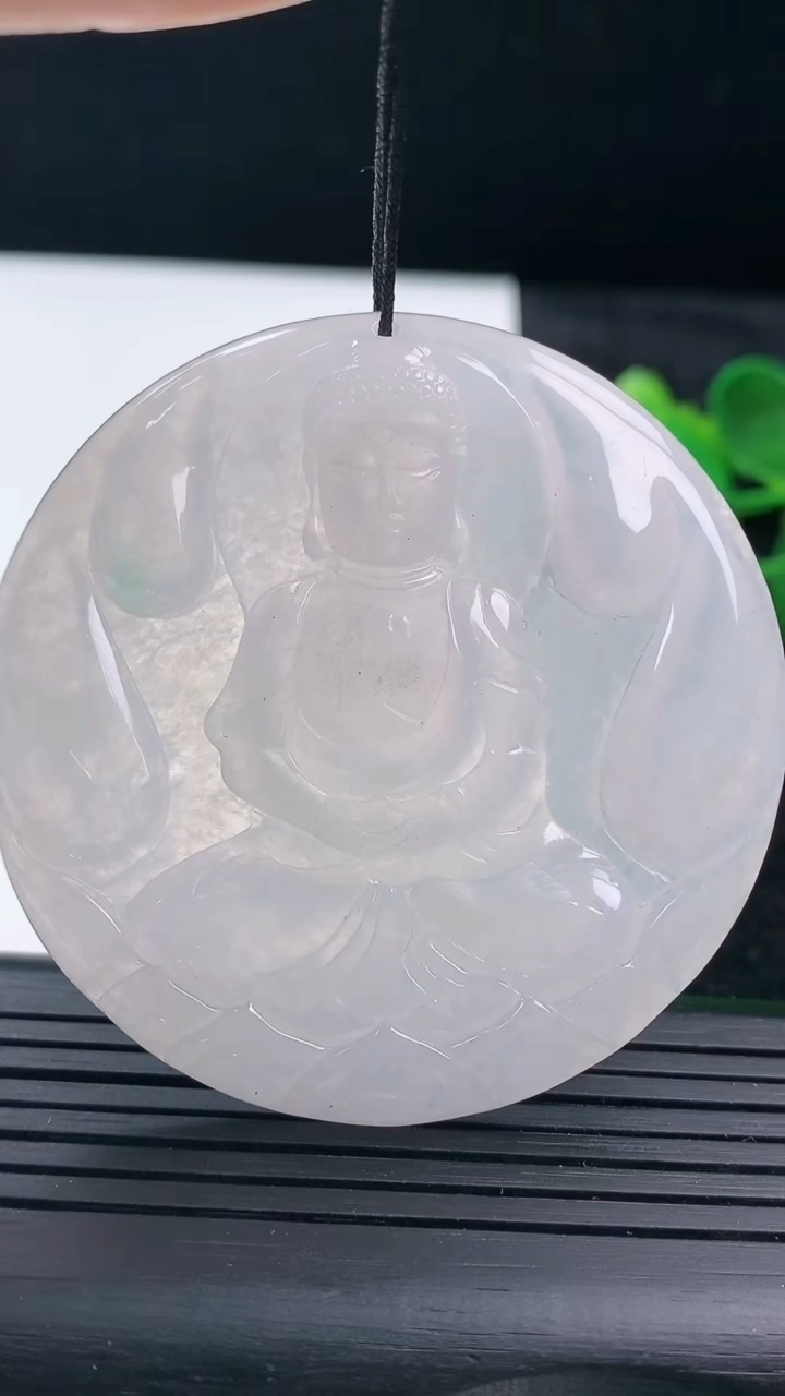 天然A货翡翠大日如来吊坠尺寸54.9-5.3重量:32.61g
3月16日