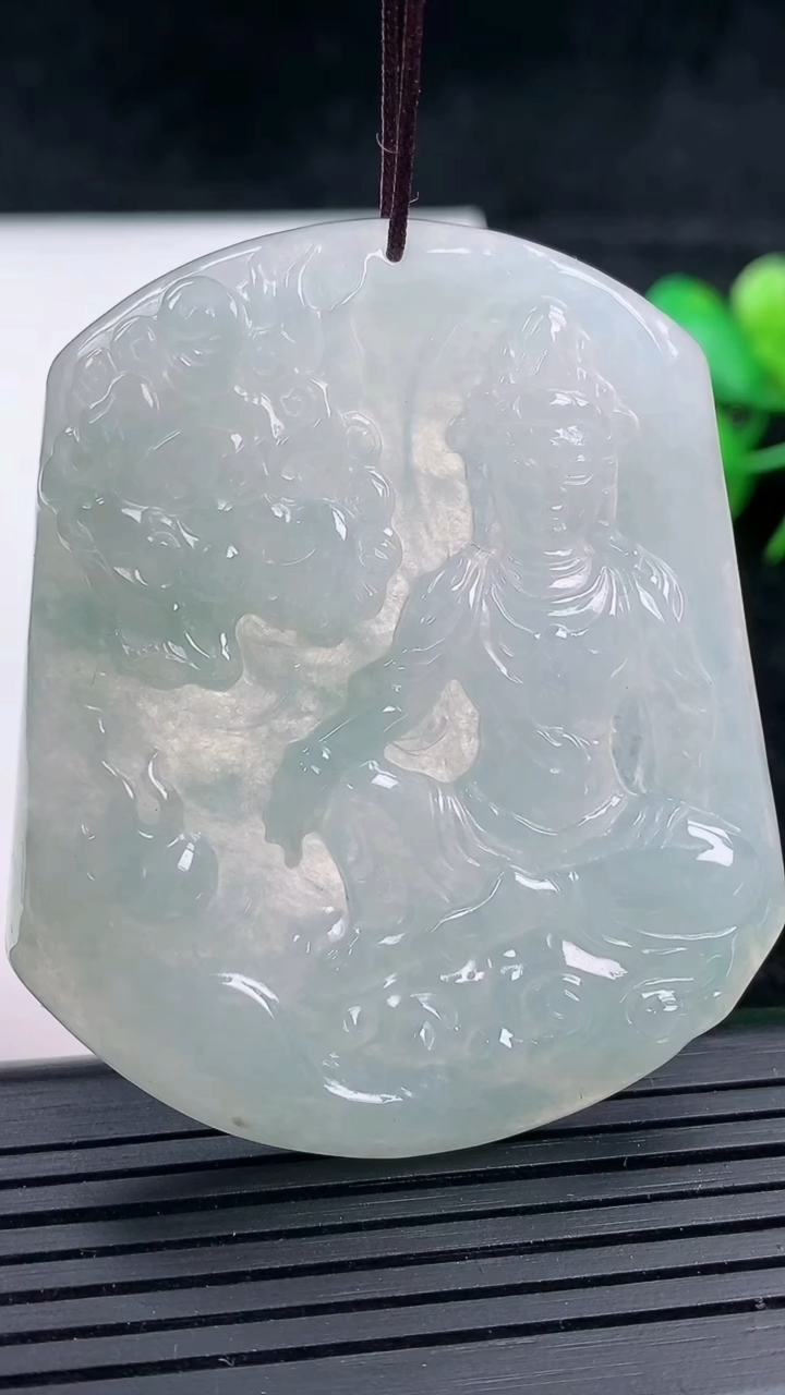 天然A货翡翠文殊菩萨吊坠，尺寸55.6-47-5.8，重量:31.03g
3月16日