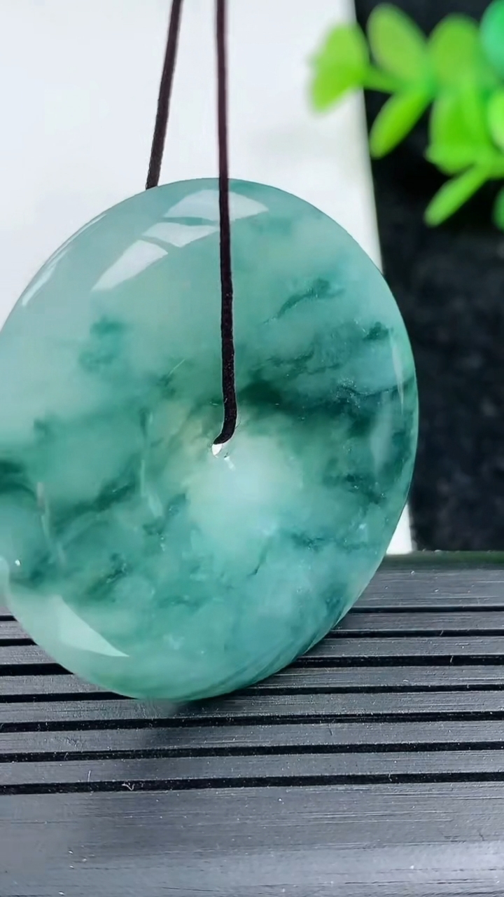 天然A货翡翠飘花平安扣吊坠，尺寸36-7，重量：19.62g
3月16日