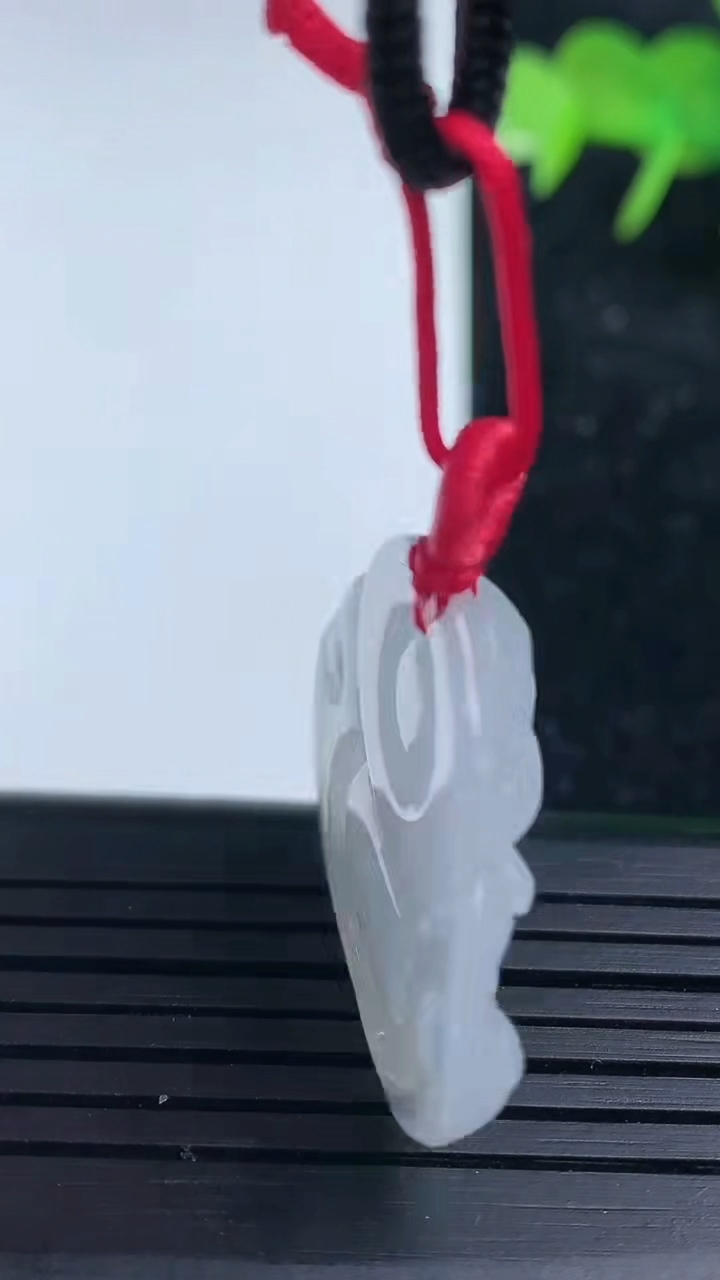 天然A货翡翠佛公吊坠，尺寸25-30-6，重量:6.87g
3月16日