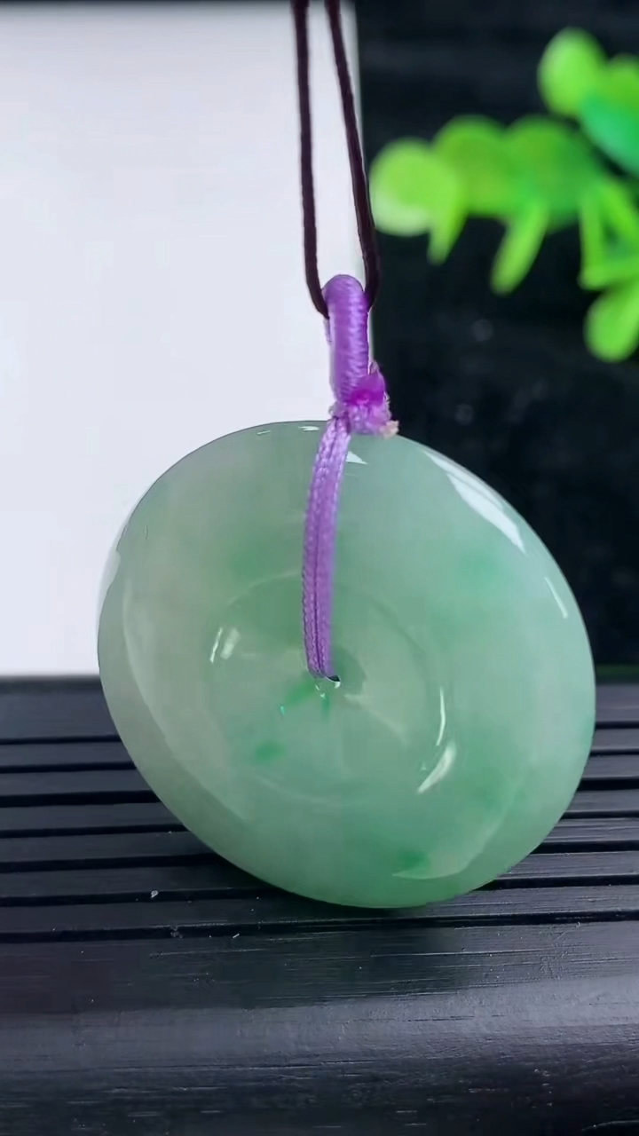 天然A货翡翠佛公吊坠，尺寸31-5.2，重量:11.29g
3月16日