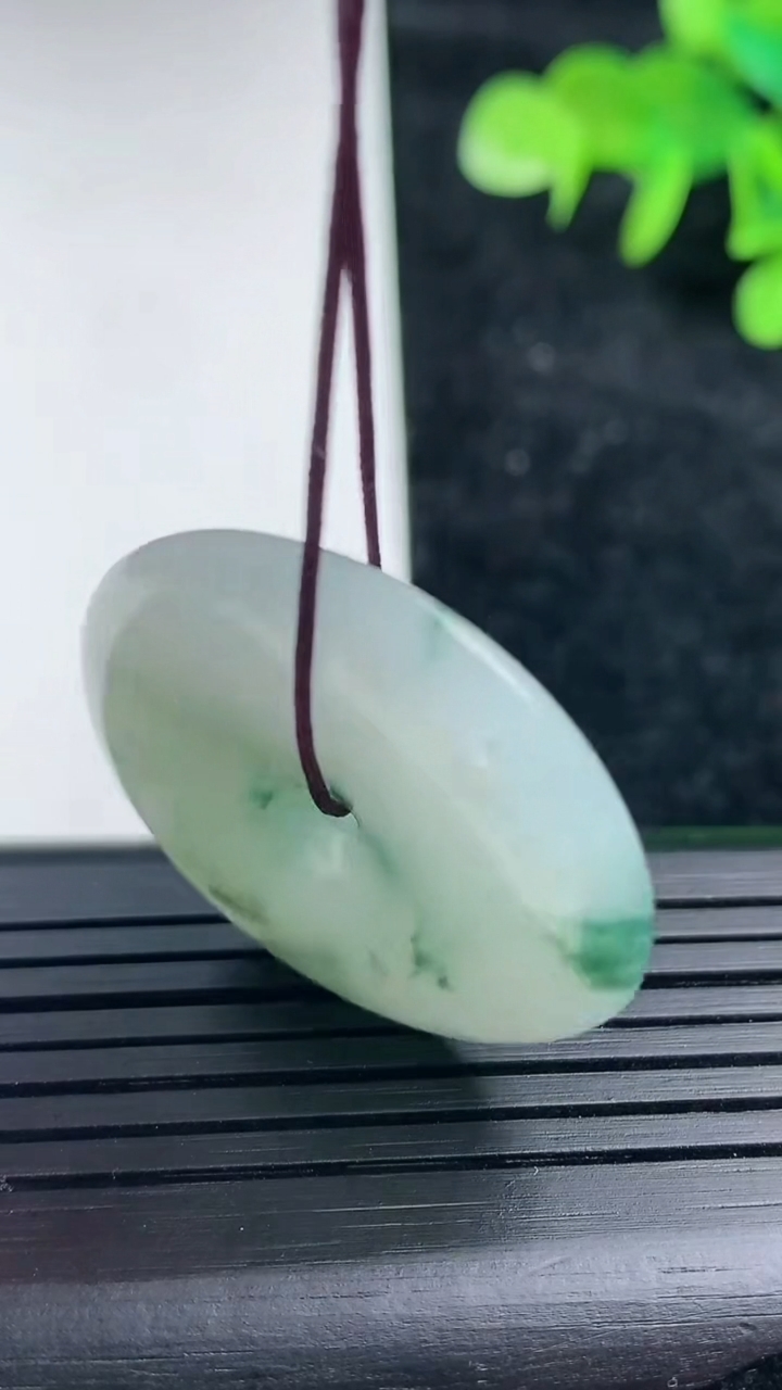 天然A货翡翠飘花平安扣吊坠，尺寸31-6，重量:11.79g
3月16日