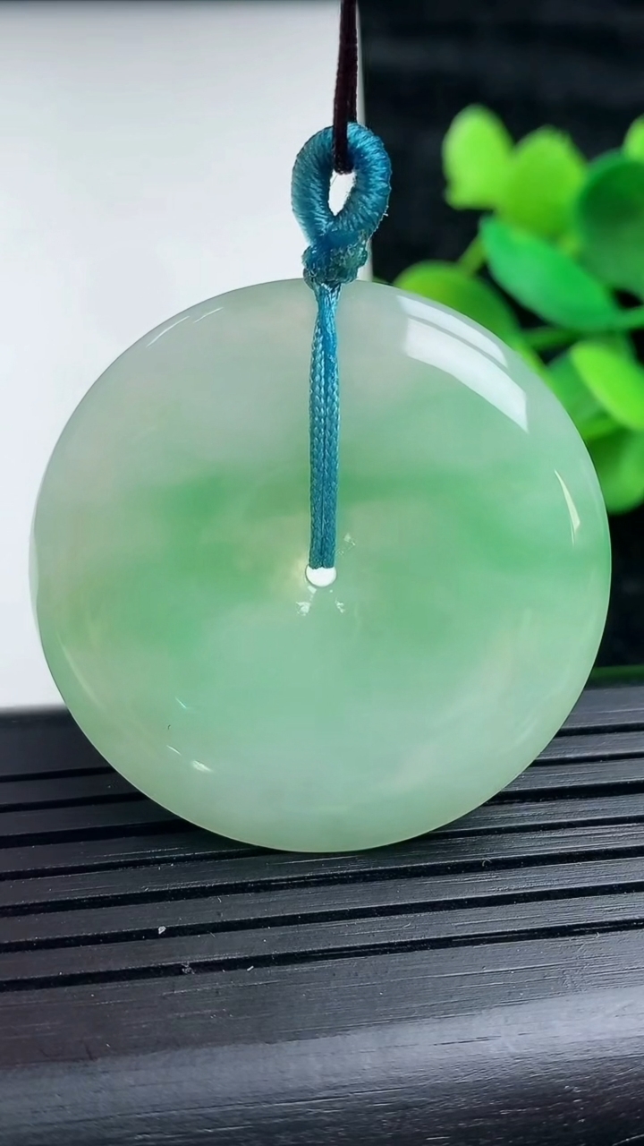 天然A货翡翠平安扣吊坠，尺寸35.6-6，重量:16.69g
3月16日