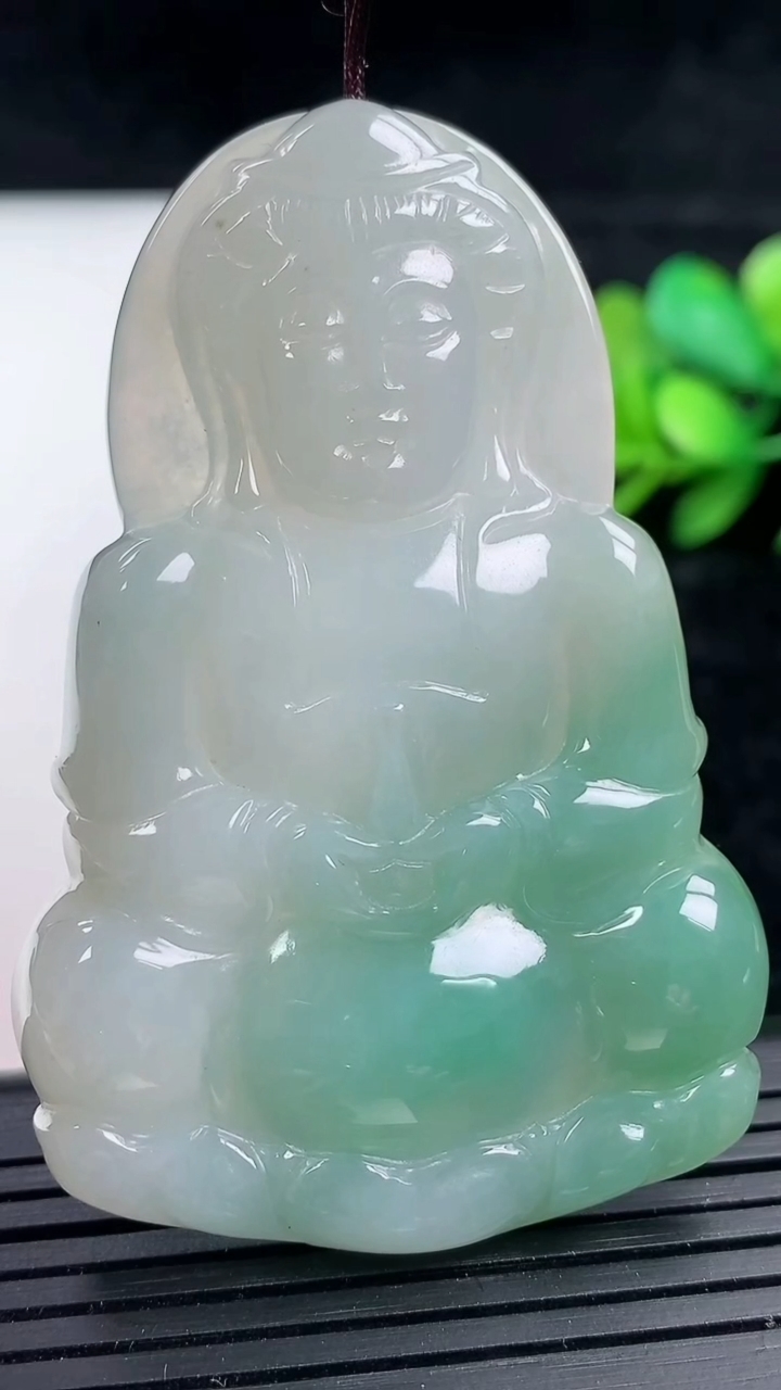 天然A货翡翠正装观音菩萨吊坠，尺寸63-42.5-7，重量:29.35g
3月16日