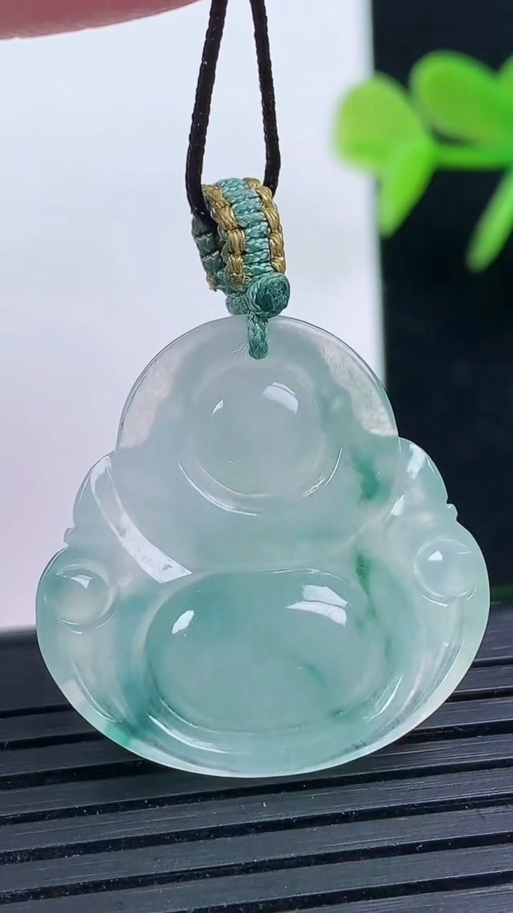 天然A货翡翠冰种飘花佛公吊坠尺寸26.3-26.1-5.7重量:5.94g
3月16日